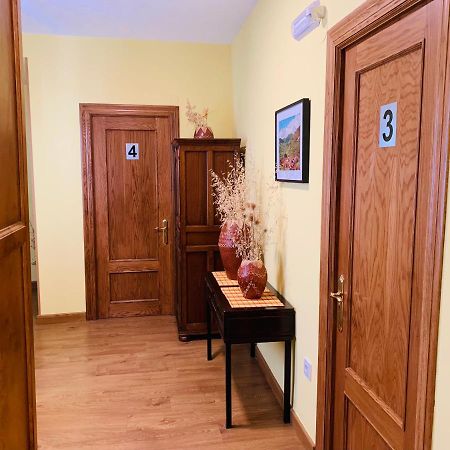 Отель Hostal La Serna Потес Экстерьер фото