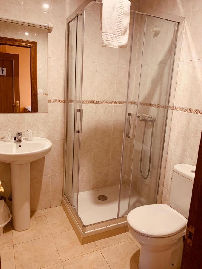 Отель Hostal La Serna Потес Экстерьер фото