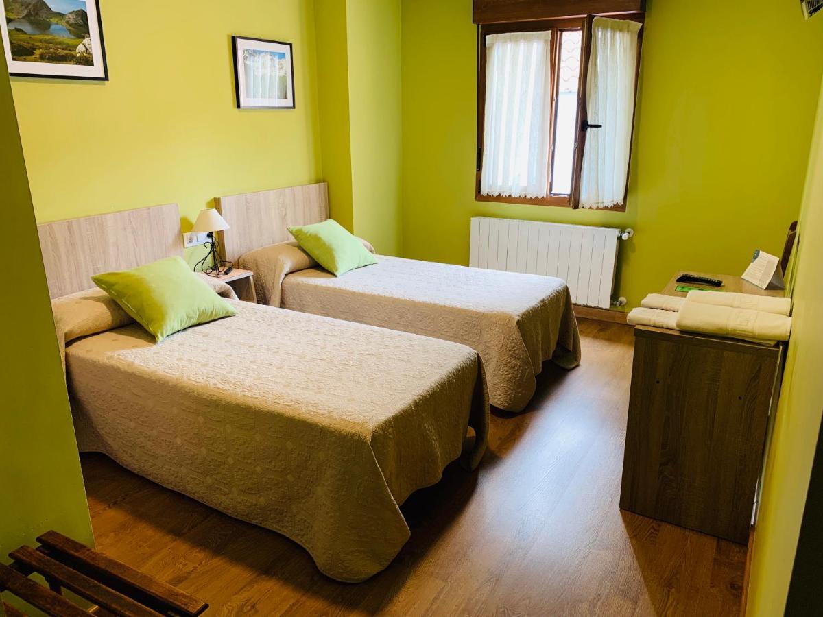 Отель Hostal La Serna Потес Экстерьер фото